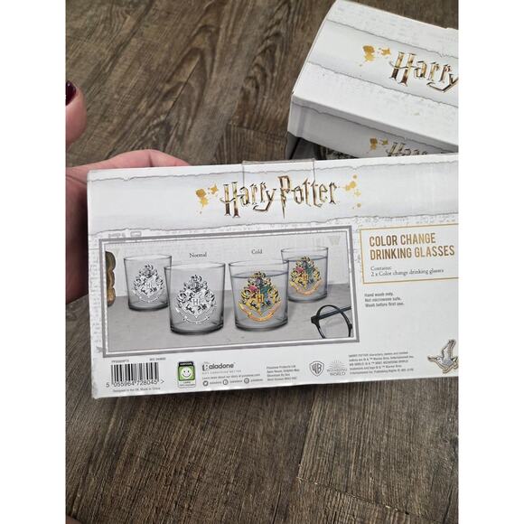 Harry Potter Hogwarts Crest Color Changing 10oz Drinking Glasses In Box Set Of 4 - Picture 4 of 4